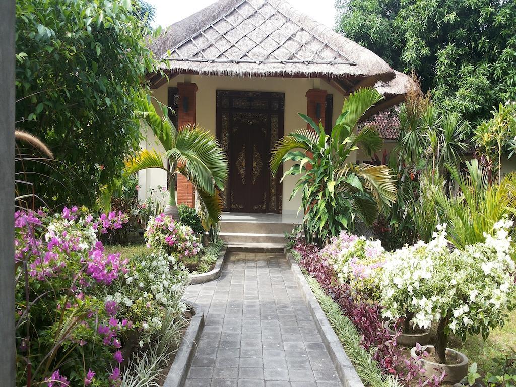 Star East Bungalows Amed Buitenkant foto