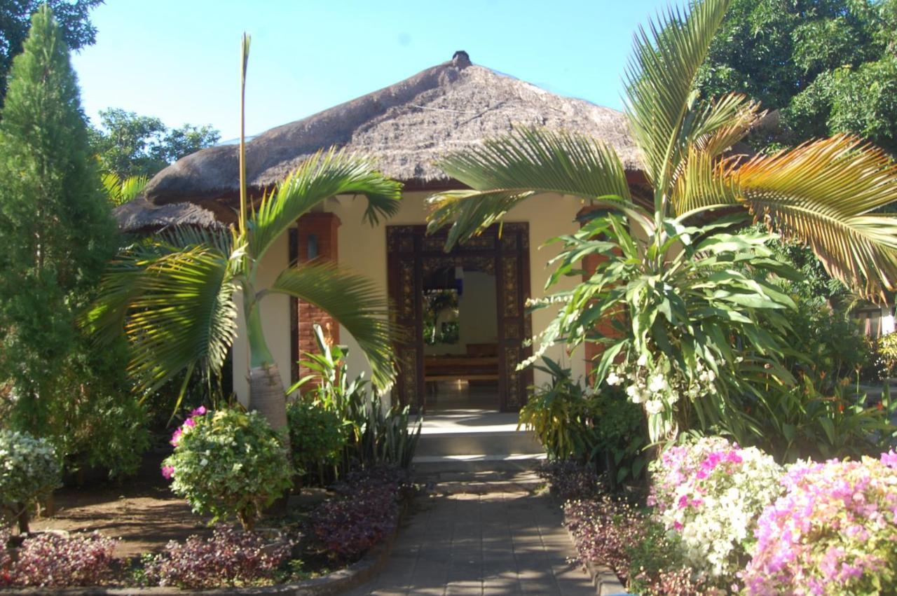 Star East Bungalows Amed Buitenkant foto